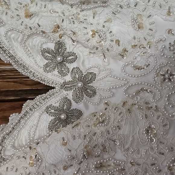 Vintage Victorian beaded satin wedding gown with long train NWT sold as is - Picture 5 of 13